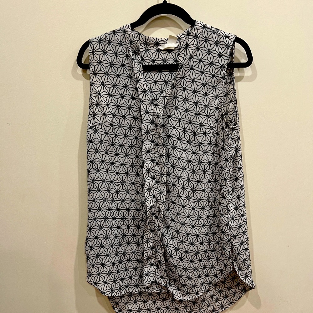 H&M SHORT SLEEVE PRINT SHIRT. LIKE NEW. SIZE M.